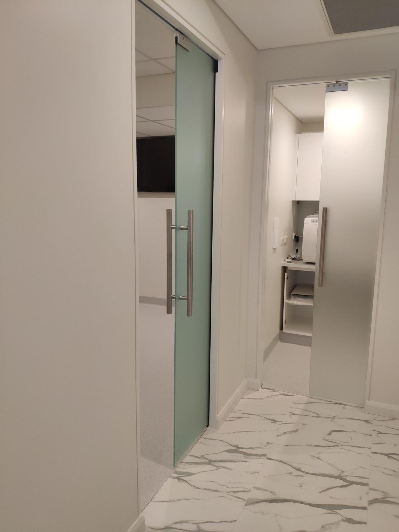 Frameless Glass Sliding Doors